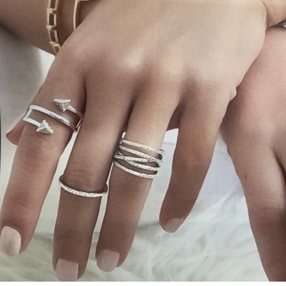 Stella Dot Silver Winding Arrow Ring